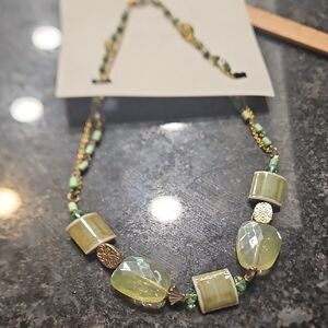 Elegant Green and Gold Necklace